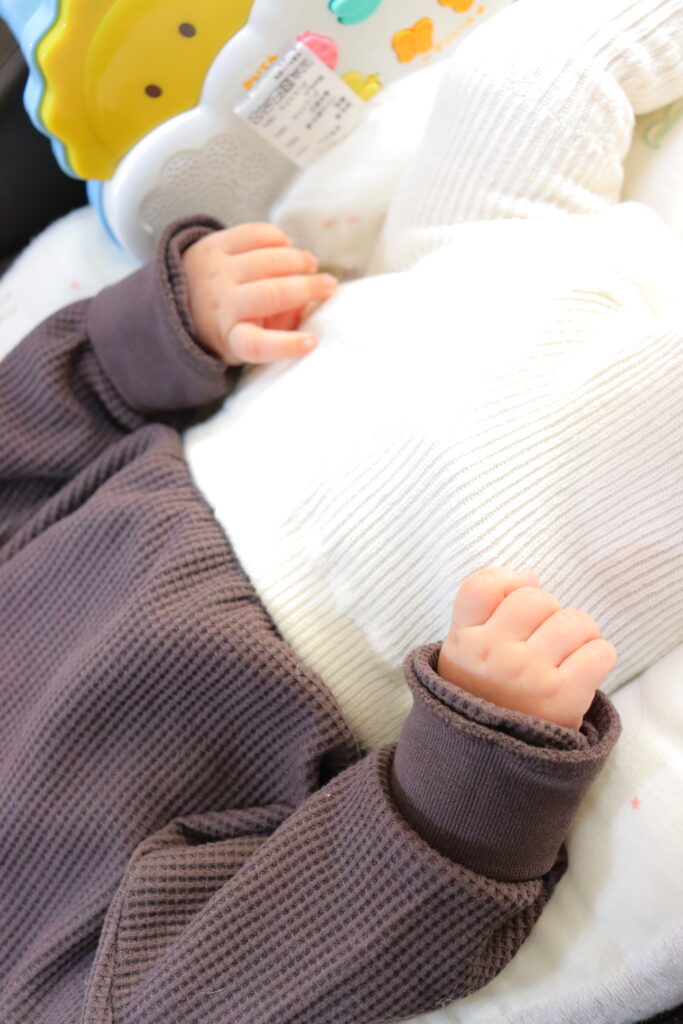 寝ている赤ちゃんの写真