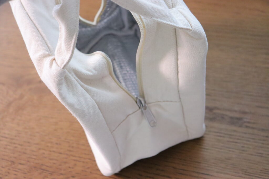 もらえるバッグの側面