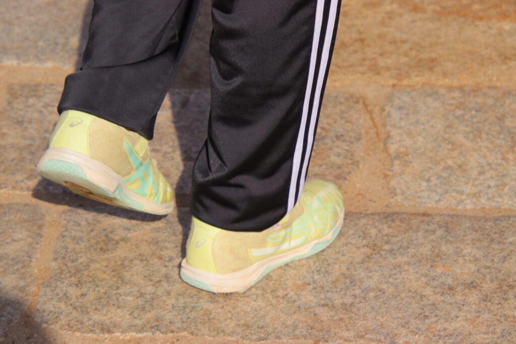 子どもが歩くイメージ